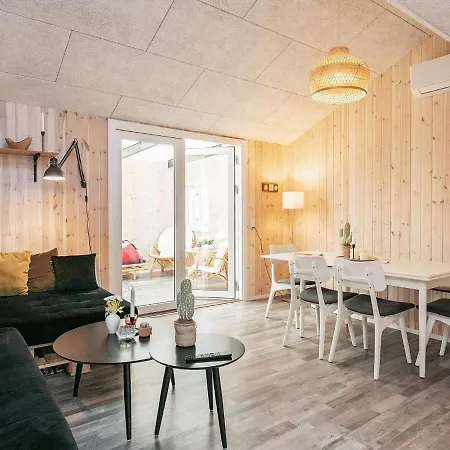 6 Person Holiday In