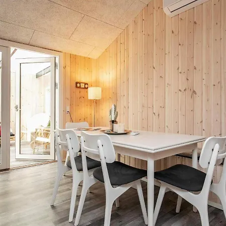 6 Person Holiday In *