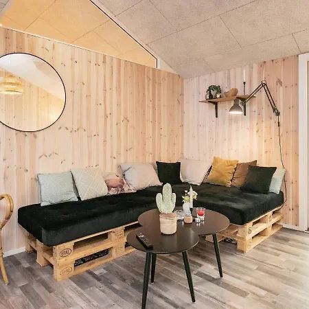 6 Person Holiday In * Hals